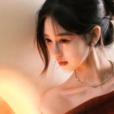 她比烟花寂寞